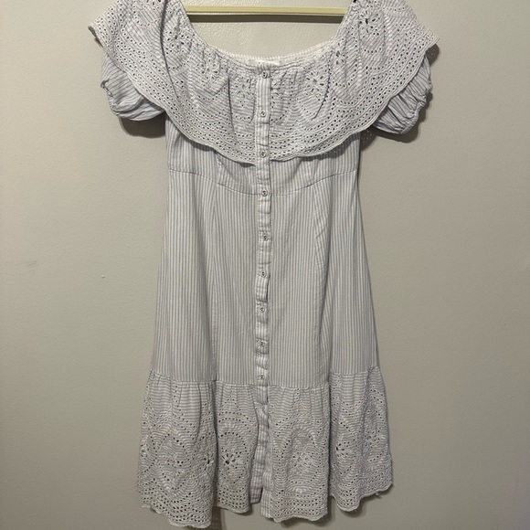 Astr The Label Off the Shoulder Alyssa Eyelet Dress Size Medium - Picture 4 of 12